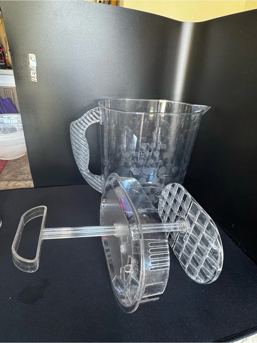 Pampered Chef Quick Stir Clear Plastic Beverage Pitcher with Lid and Handle